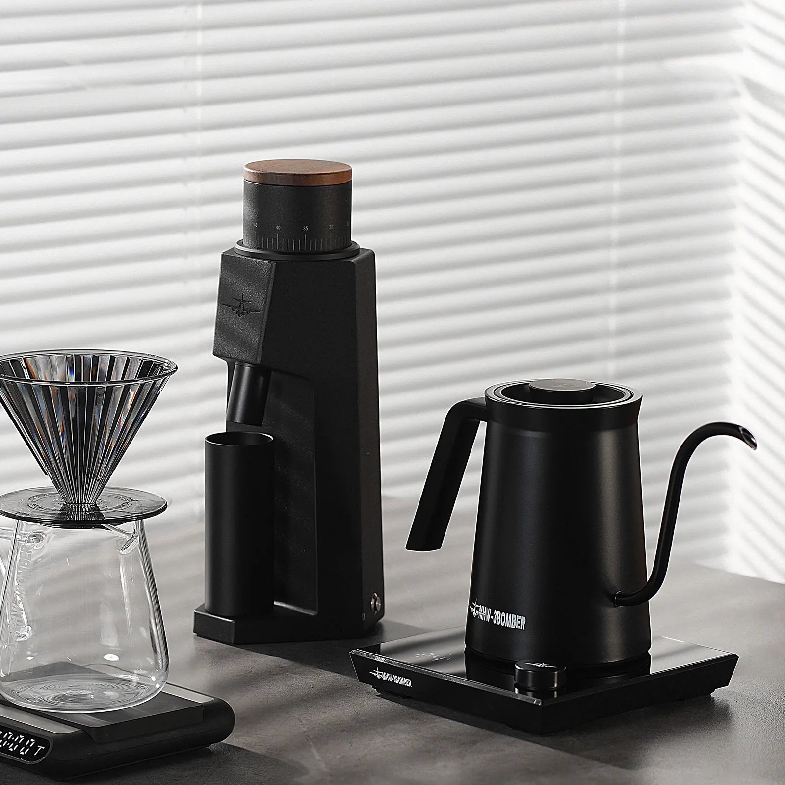 MHW-3BOMBER Intelligenter elektrischer Kaffeekessel Präzise Temperaturregelung Schwanenhalskessel Pour Over Kaffee Home Barista Zubehör
