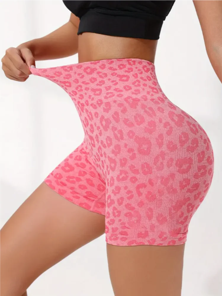 Short de yoga moulant et séchant rapidement à taille haute.