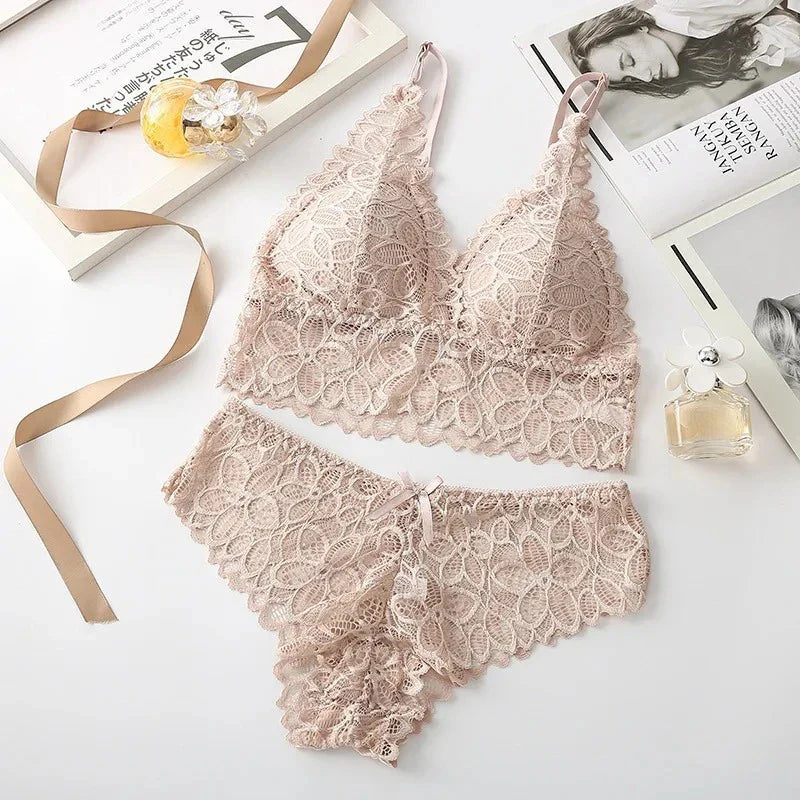 Ensemble soutien-gorge sans armatures et culotte en dentelle florale