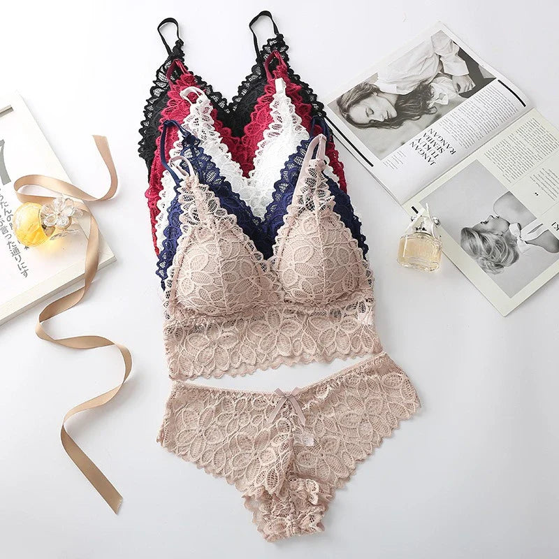 Ensemble soutien-gorge sans armatures et culotte en dentelle florale