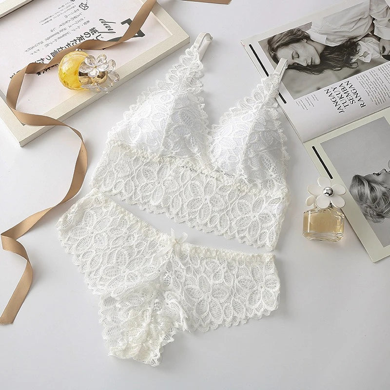Ensemble soutien-gorge sans armatures et culotte en dentelle florale