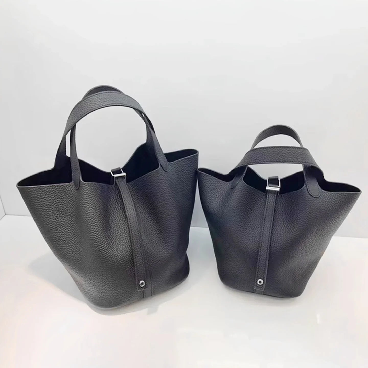 Sac Seau en Cuir pour Femme - Sac à Main en Cuir Véritable | Grand Sac Fourre-Tout avec Ferrure Argentée