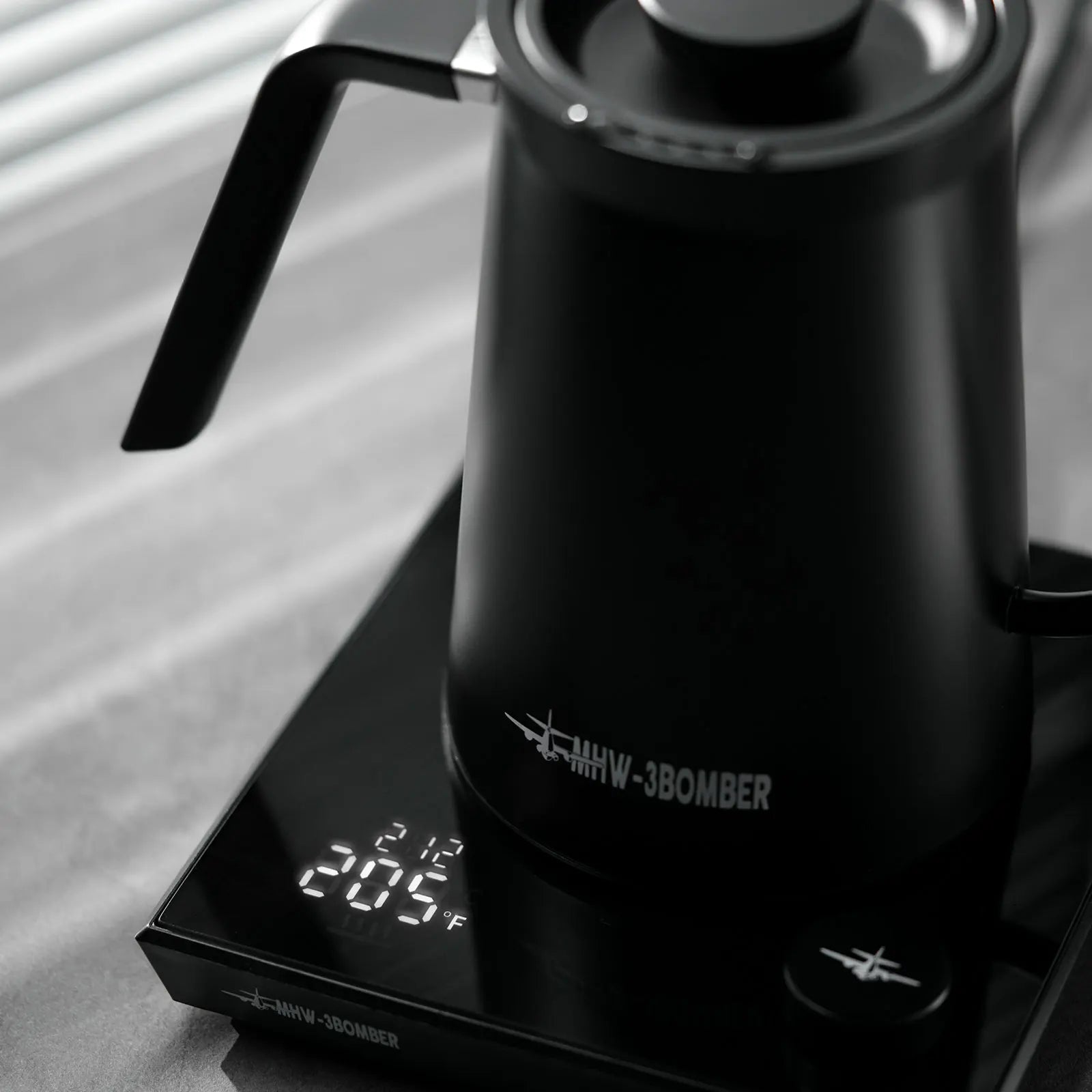 MHW-3BOMBER Intelligenter elektrischer Kaffeekessel Präzise Temperaturregelung Schwanenhalskessel Pour Over Kaffee Home Barista Zubehör