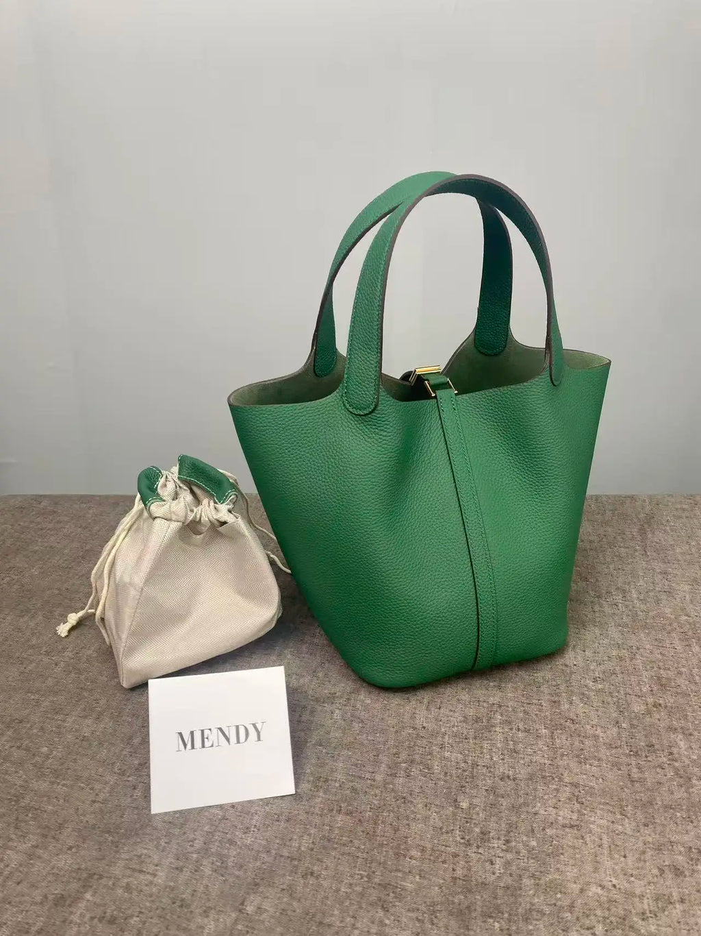 Damen Leder Eimer Tasche - Handtasche aus echtem Leder | Große Tragetasche mit silbernen Beschlägen